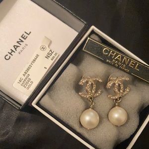 COPY - CHANEL - Crystal/Pearl CC Drop Earrings
